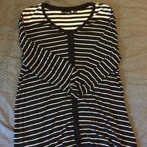 Black and white 3/4 sleeve tee